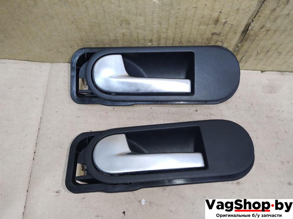 ручка внутренняя задняя левая Volkswagen Golf Plus 2 поколение 2010, 1.6 л., TDi, CAY, дизель, МКПП, черный, хетчбэк 5 дв., передний привод, 5M0837113, 5M0837197 - фото №1