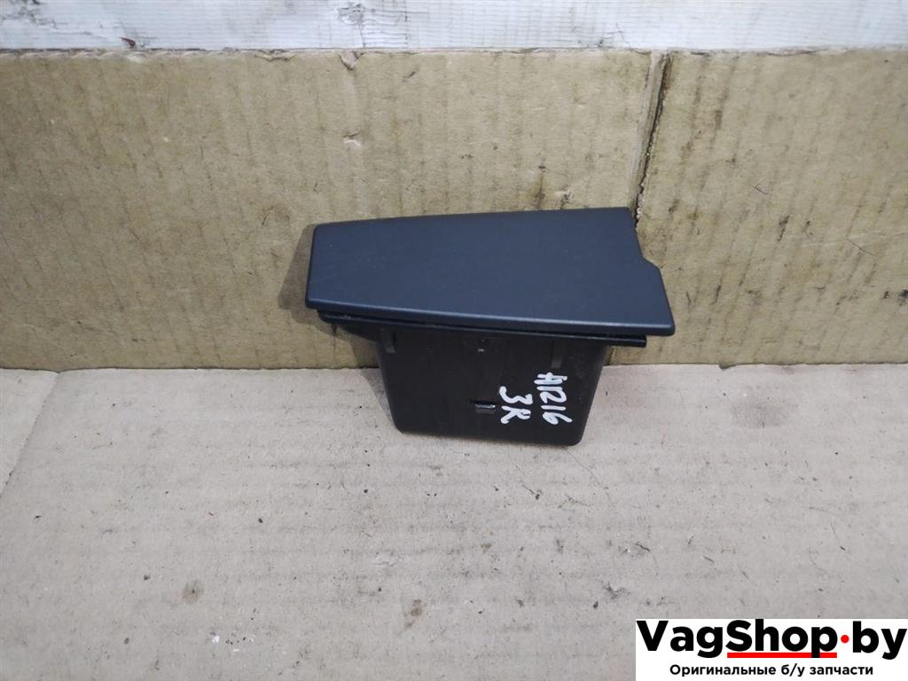 пепельница Volkswagen Golf Plus 2 поколение 2010, 1.6 л., TDi, CAY, дизель, МКПП, черный, хетчбэк 5 дв., передний привод, 5M0857309 - фото №1