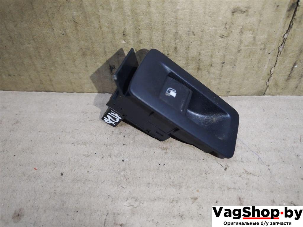 кнопка открытия лючка топливного бака Volkswagen Golf Plus 2 поколение 2010, 1.6 л., TDi, CAY, дизель, МКПП, черный, хетчбэк 5 дв., передний привод, 1T0959833A, 5M0959551A - фото №1