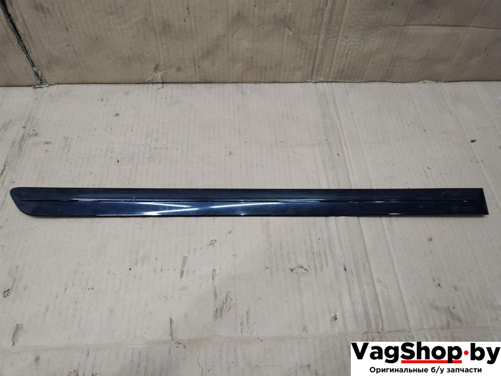 молдинг двери задней правой Volkswagen Golf Plus 2 поколение 2010, 1.6 л., TDi, CAY, дизель, МКПП, черный, хетчбэк 5 дв., передний привод, 5M0853754B - фото №1