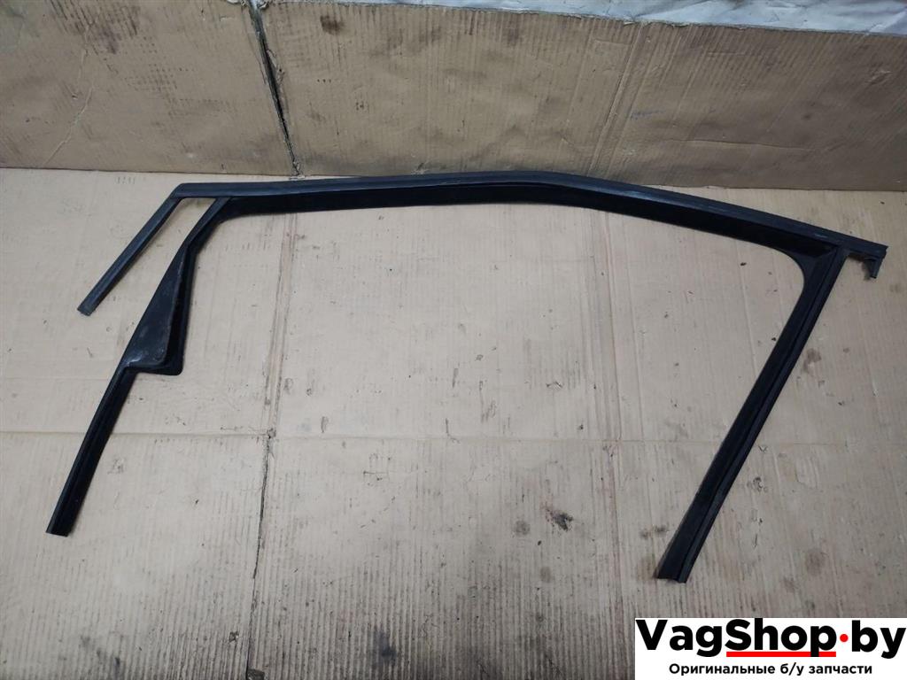 направляющая стекла Volkswagen Golf Plus 2 поколение 2010, 1.6 л., TDi, CAY, дизель, МКПП, черный, хетчбэк 5 дв., передний привод - фото №1