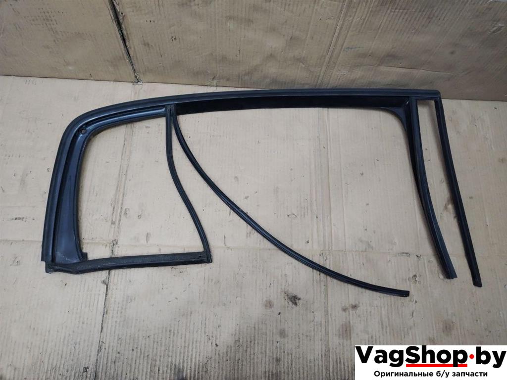 направляющая стекла Volkswagen Golf Plus 2 поколение 2010, 1.6 л., TDi, CAY, дизель, МКПП, черный, хетчбэк 5 дв., передний привод, 5M0845212F - фото №1