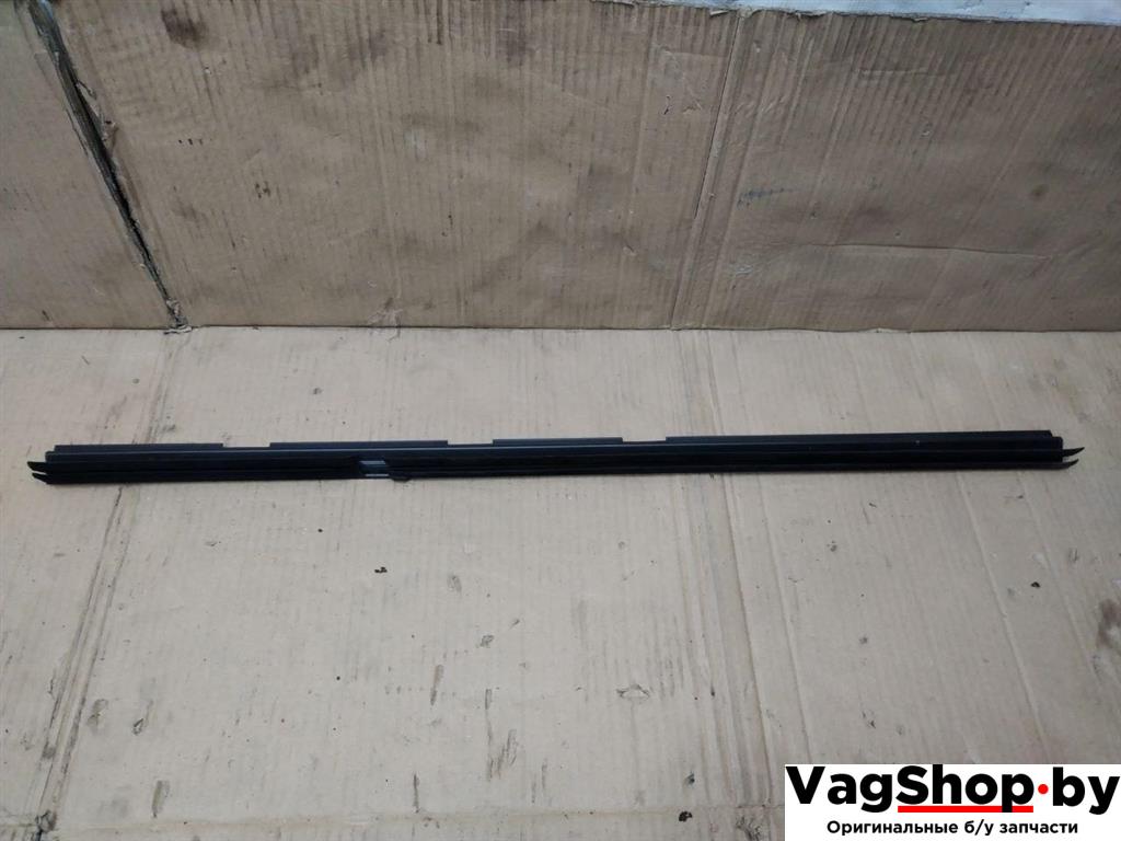 уплотнитель двери Volkswagen Golf Plus 2 поколение 2010, 1.6 л., TDi, CAY, дизель, МКПП, черный, хетчбэк 5 дв., передний привод, 5M0839479B - фото №1