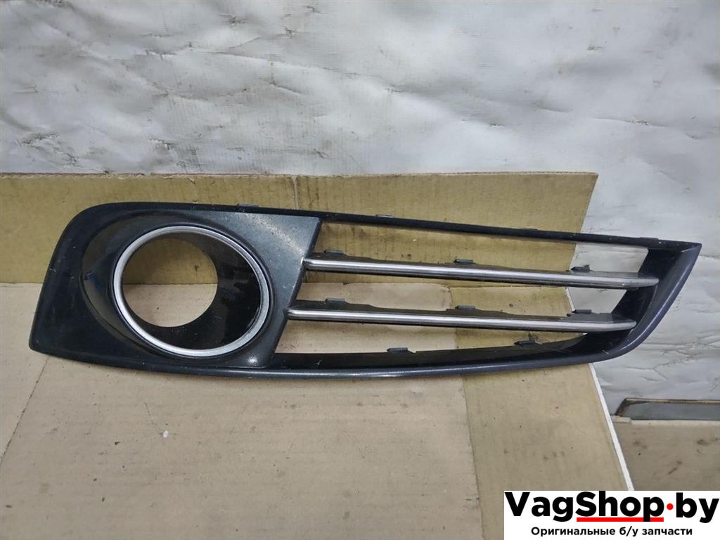 Заглушка (решетка) в бампер передний Audi A8 D4/4H 2011, 4.2 л., FSI, CDR, бензин, АКПП, серый, седан, полный привод, 4H0807679J - фото №1