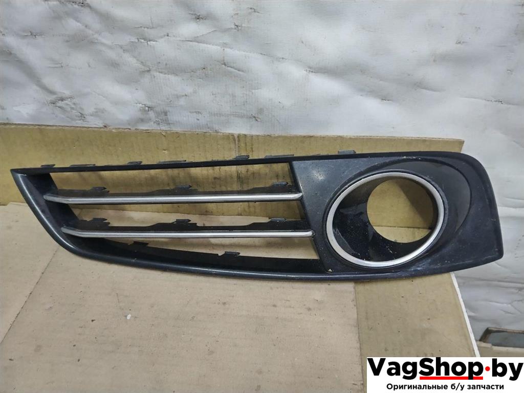 Заглушка (решетка) в бампер передний Audi A8 D4/4H 2011, 4.2 л., FSI, CDR, бензин, АКПП, серый, седан, полный привод, 4H0807680K, 4H0807680L - фото №1