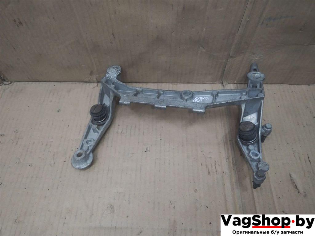 Кронштейн компрессора пневмоподвески Audi Q7 4L 2008, 3.0 л., TDi, дизель, АКПП, черный, внедорожник 5 дв., полный привод, 7L0616879 - фото №1