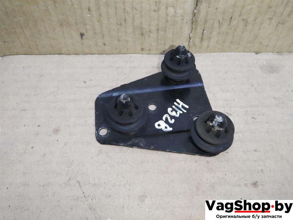 Крепление блока ABS Audi Q5 8R 2009, 2.0 л., TFSI, CDN, бензин, АКПП, черный, внедорожник 5 дв., полный привод, 8K0614235B - фото №1