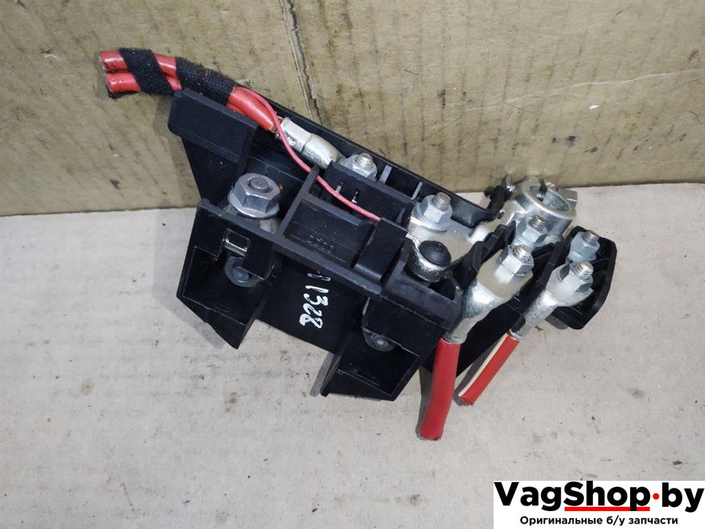 клемма аккумулятора плюс Audi Q5 8R 2009, 2.0 л., TFSI, CDN, бензин, АКПП, черный, внедорожник 5 дв., полный привод, 8J0915459 - фото №1