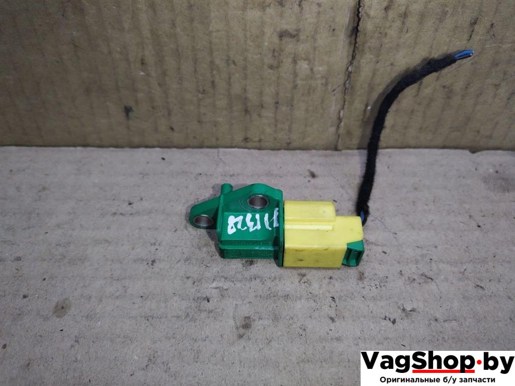 датчик удара Audi Q5 8R 2009, 2.0 л., TFSI, CDN, бензин, АКПП, черный, внедорожник 5 дв., полный привод, 1K0909606C - фото №1