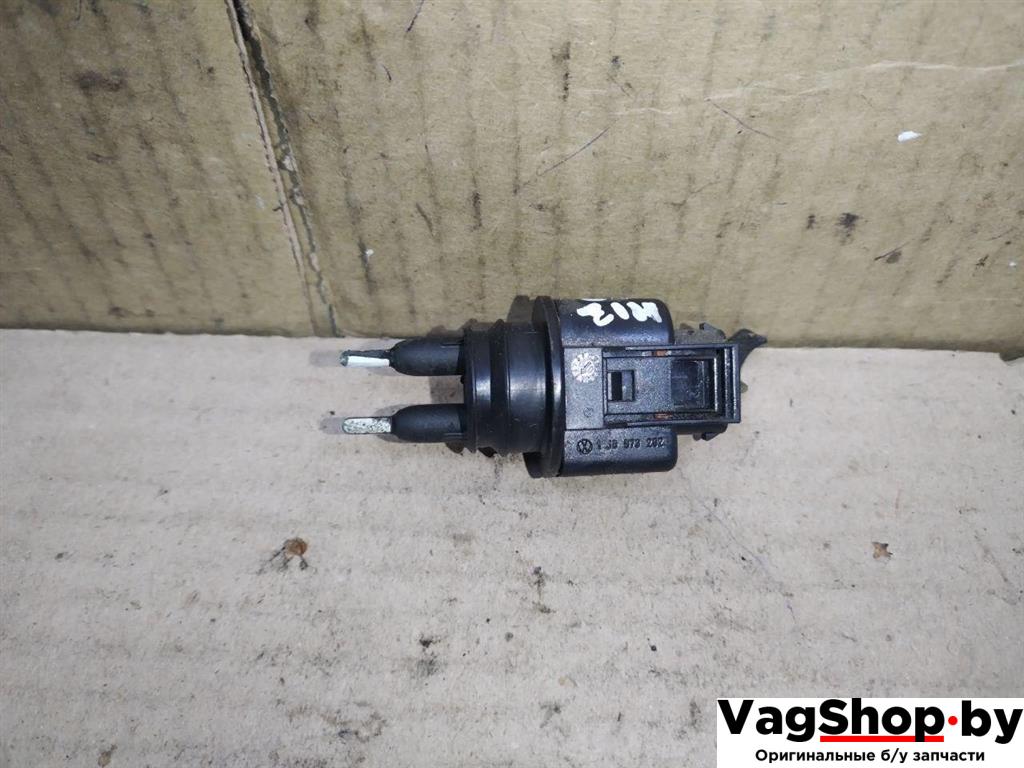 датчик уровня омывающей жидкости Audi Q5 8R 2009, 2.0 л., TFSI, CDN, бензин, АКПП, черный, внедорожник 5 дв., полный привод, 7M0919376, 1J0973202 - фото №1