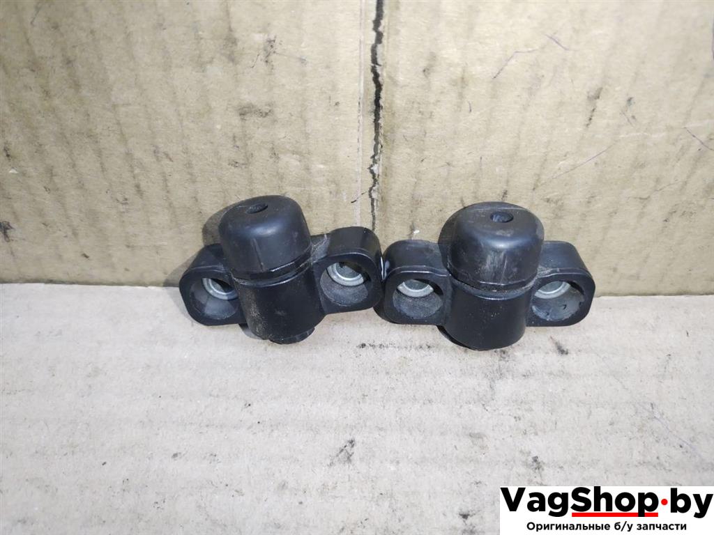 Отбойник крышки багажника (демпфер) Audi Q5 8R 2009, 2.0 л., TFSI, CDN, бензин, АКПП, черный, внедорожник 5 дв., полный привод, 8R0827239 - фото №1