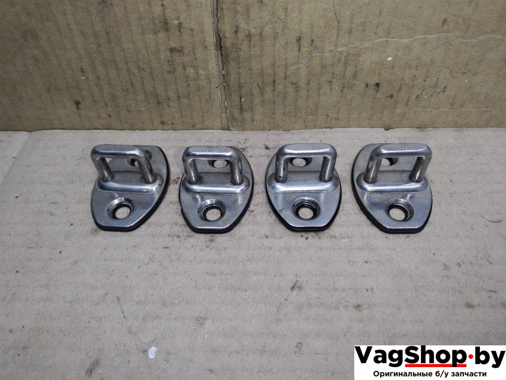 ответная часть (скоба) замка двери Audi Q5 8R 2009, 2.0 л., TFSI, CDN, бензин, АКПП, черный, внедорожник 5 дв., полный привод, 8T0837333 - фото №1