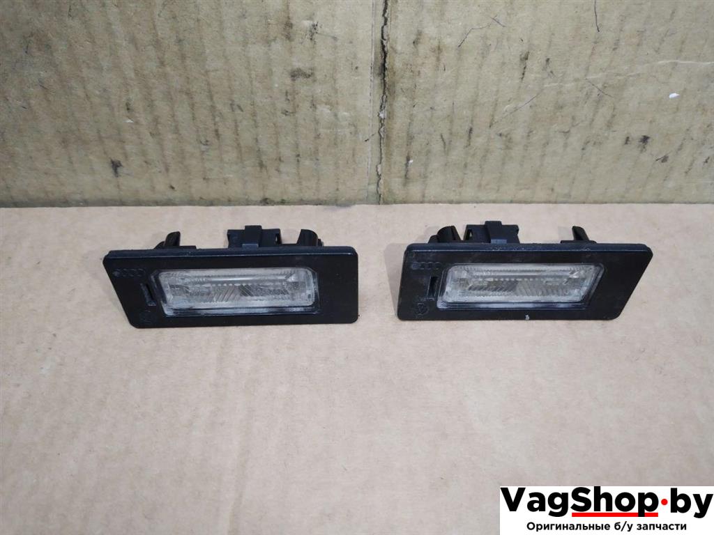 подсветка номера Audi Q5 8R 2009, 2.0 л., TFSI, CDN, бензин, АКПП, черный, внедорожник 5 дв., полный привод, 8T0943021 - фото №1