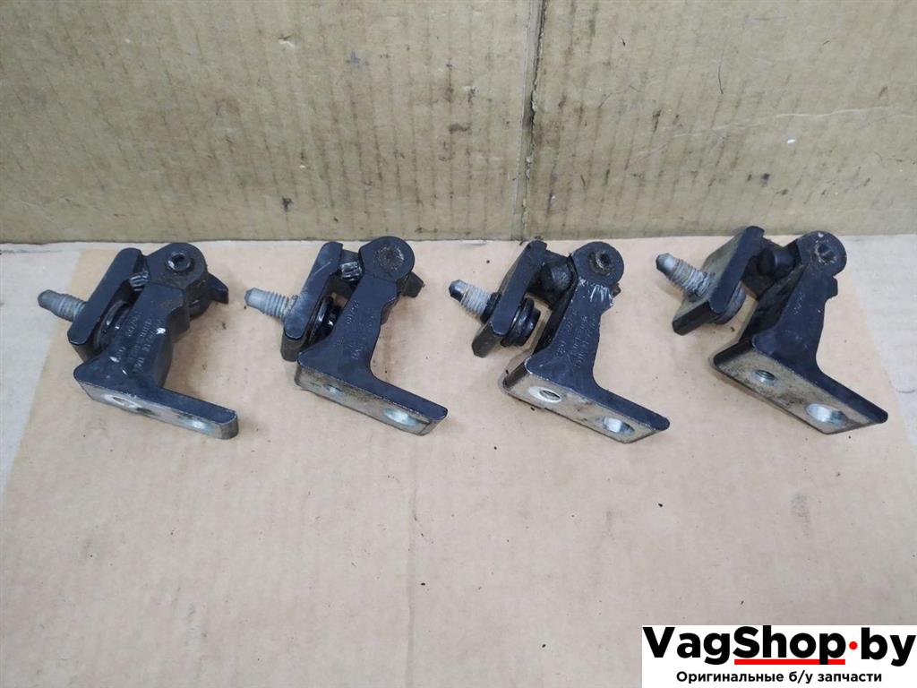 петля двери Audi Q5 8R 2009, 2.0 л., TFSI, CDN, бензин, АКПП, черный, внедорожник 5 дв., полный привод, 8K0831402E, 8K0831402B - фото №1