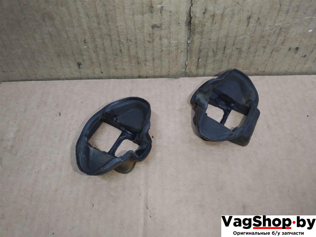 уплотнитель Audi Q5 8R 2009, 2.0 л., TFSI, CDN, бензин, АКПП, черный, внедорожник 5 дв., полный привод, 8R0837923C - фото №1