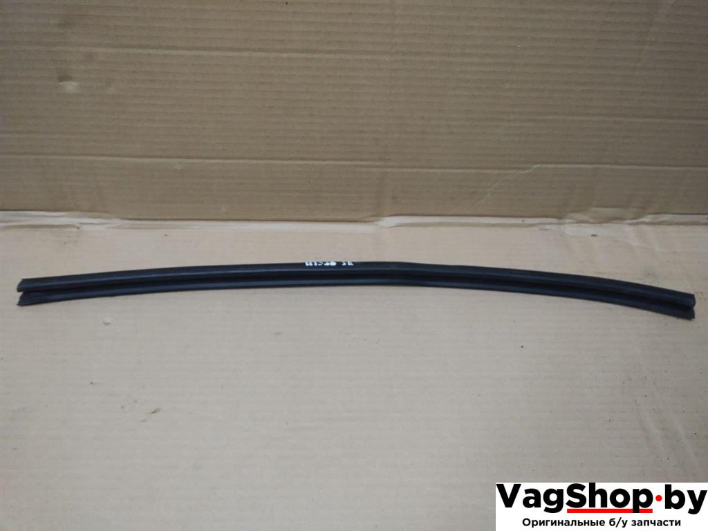 уплотнитель Audi Q5 8R 2009, 2.0 л., TFSI, CDN, бензин, АКПП, черный, внедорожник 5 дв., полный привод, 8R0839480B - фото №1