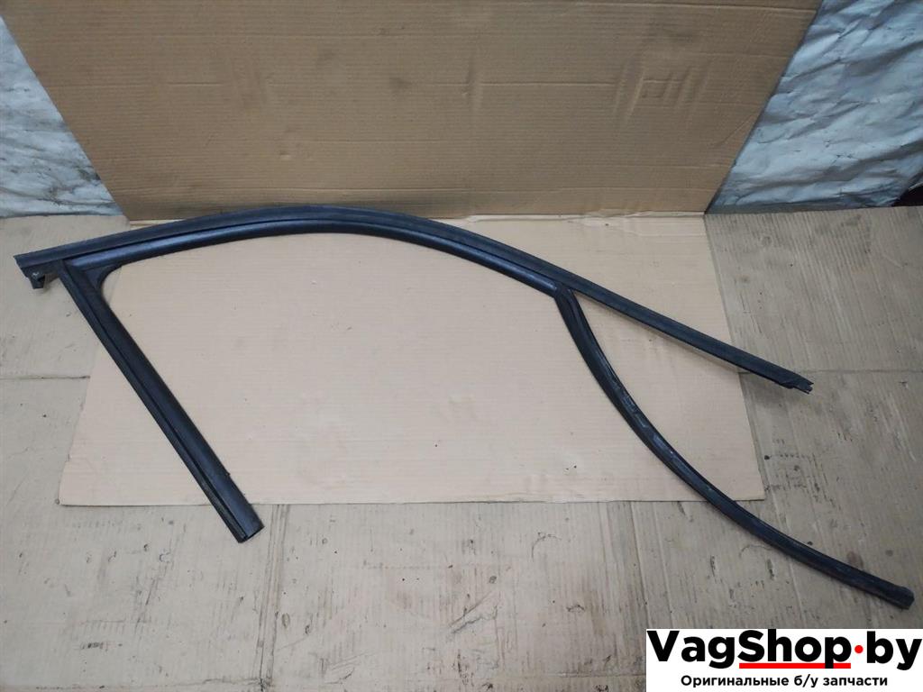 направляющая стекла Audi Q5 8R 2009, 2.0 л., TFSI, CDN, бензин, АКПП, черный, внедорожник 5 дв., полный привод, 8R0837440F - фото №1