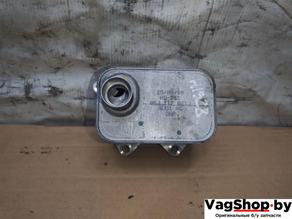 радиатор масляный Audi Q5 8R 2009, 2.0 л., TFSI, CDN, бензин, АКПП, черный, внедорожник 5 дв., полный привод, 06J117021J - фото №1