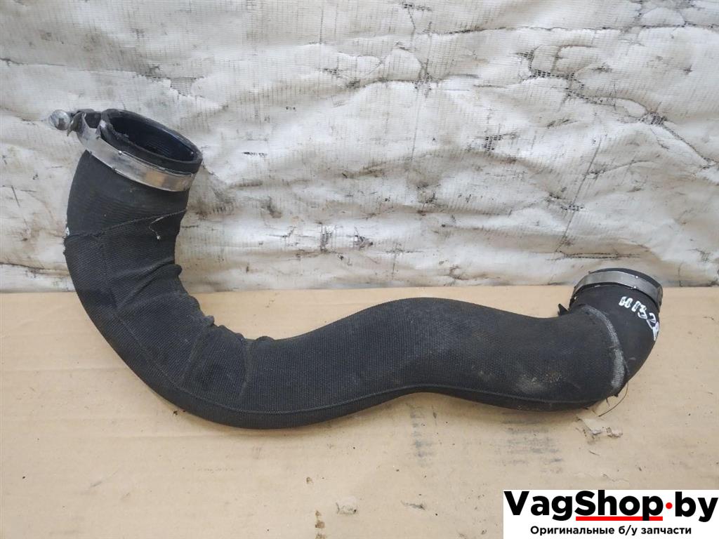 патрубок интеркулера Audi Q5 8R 2009, 2.0 л., TFSI, CDN, бензин, АКПП, черный, внедорожник 5 дв., полный привод, 8R0145738M - фото №1