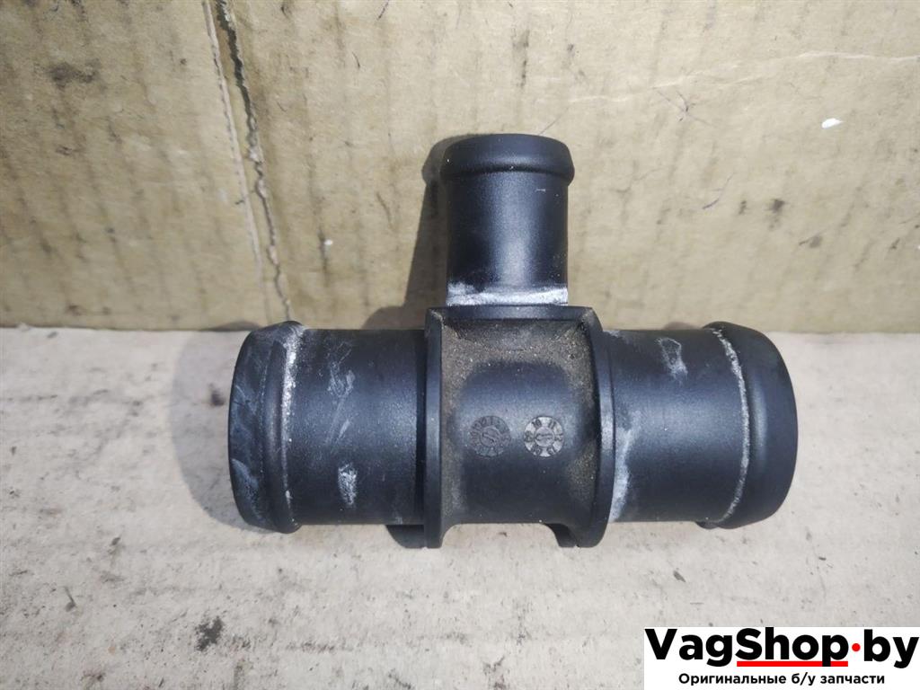 фланец (тройник) системы охлаждения Audi Q5 8R 2009, 2.0 л., TFSI, CDN, бензин, АКПП, черный, внедорожник 5 дв., полный привод, N906929 - фото №1