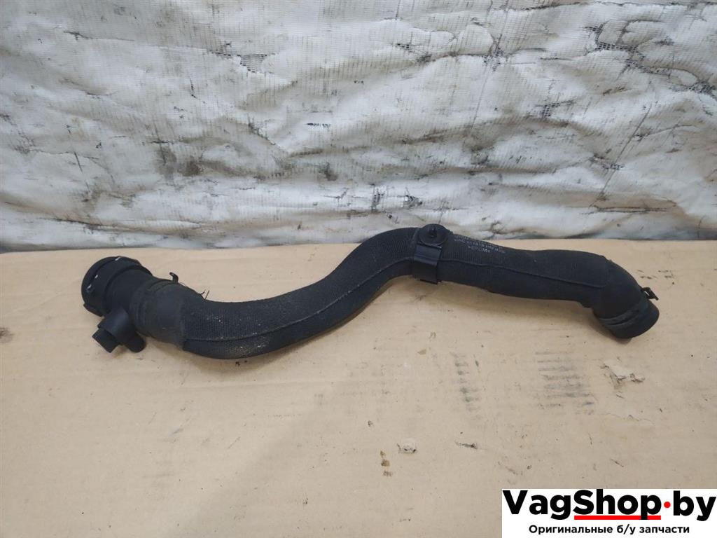 патрубок (трубопровод, шланг) Audi Q5 8R 2009, 2.0 л., TFSI, CDN, бензин, АКПП, черный, внедорожник 5 дв., полный привод, 8R0121049B - фото №1