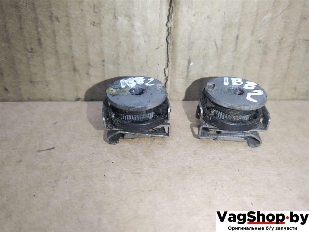 крепление фары левой Volkswagen Touran 2 2013, 1.6 л., TDi, CAY, дизель, МКПП, черный, минивэн, передний привод - фото №1