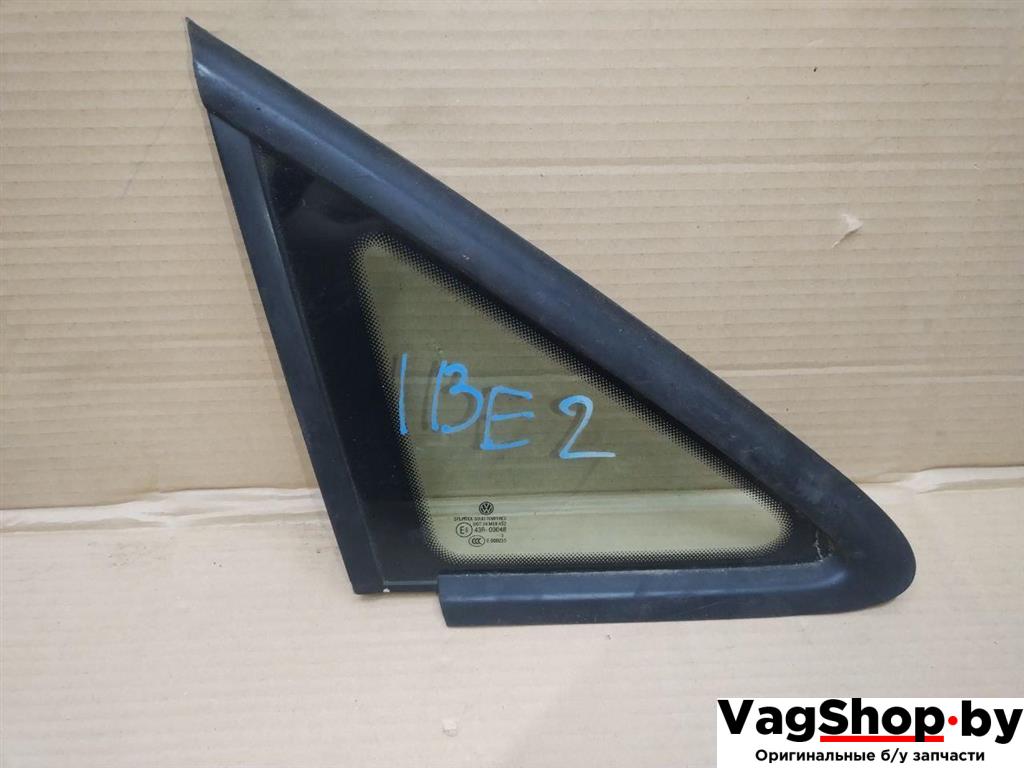 стекло кузовное боковое правое Volkswagen Touran 2 2013, 1.6 л., TDi, CAY, дизель, МКПП, черный, минивэн, передний привод - фото №1