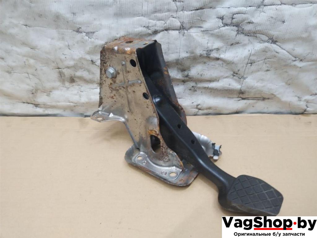 педаль тормоза Volkswagen Touran 2 2013, 1.6 л., TDi, CAY, дизель, МКПП, черный, минивэн, передний привод, 1K1721117H - фото №1