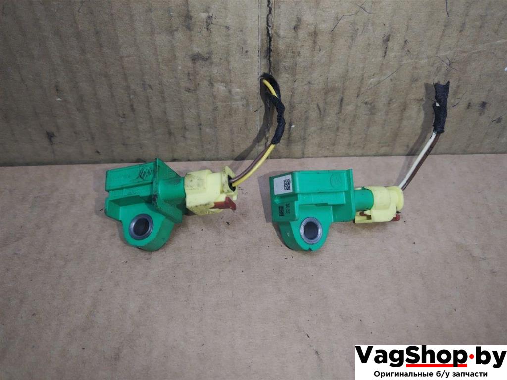 датчик удара Volkswagen Touran 2 2013, 1.6 л., TDi, CAY, дизель, МКПП, черный, минивэн, передний привод, 5K0959351 - фото №1