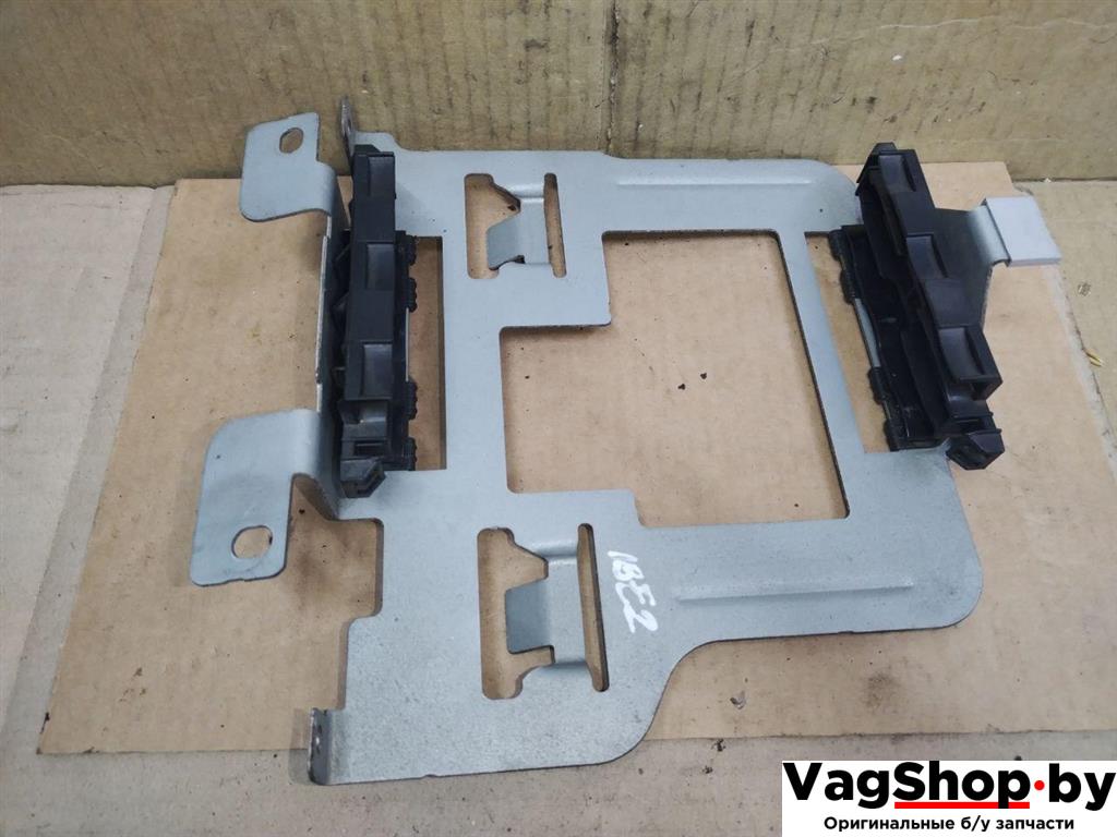 кронштейн (крепление) Volkswagen Touran 2 2013, 1.6 л., TDi, CAY, дизель, МКПП, черный, минивэн, передний привод, 1T0906216L - фото №1