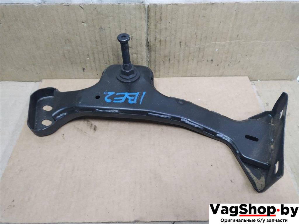 кронштейн (крепление) Volkswagen Touran 2 2013, 1.6 л., TDi, CAY, дизель, МКПП, черный, минивэн, передний привод, 1T0885471 - фото №1