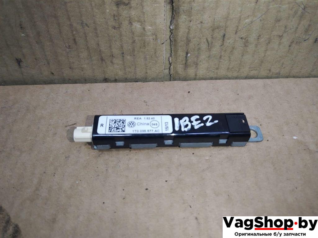 усилитель антенны Volkswagen Touran 2 2013, 1.6 л., TDi, CAY, дизель, МКПП, черный, минивэн, передний привод, 1T0035577AC - фото №1