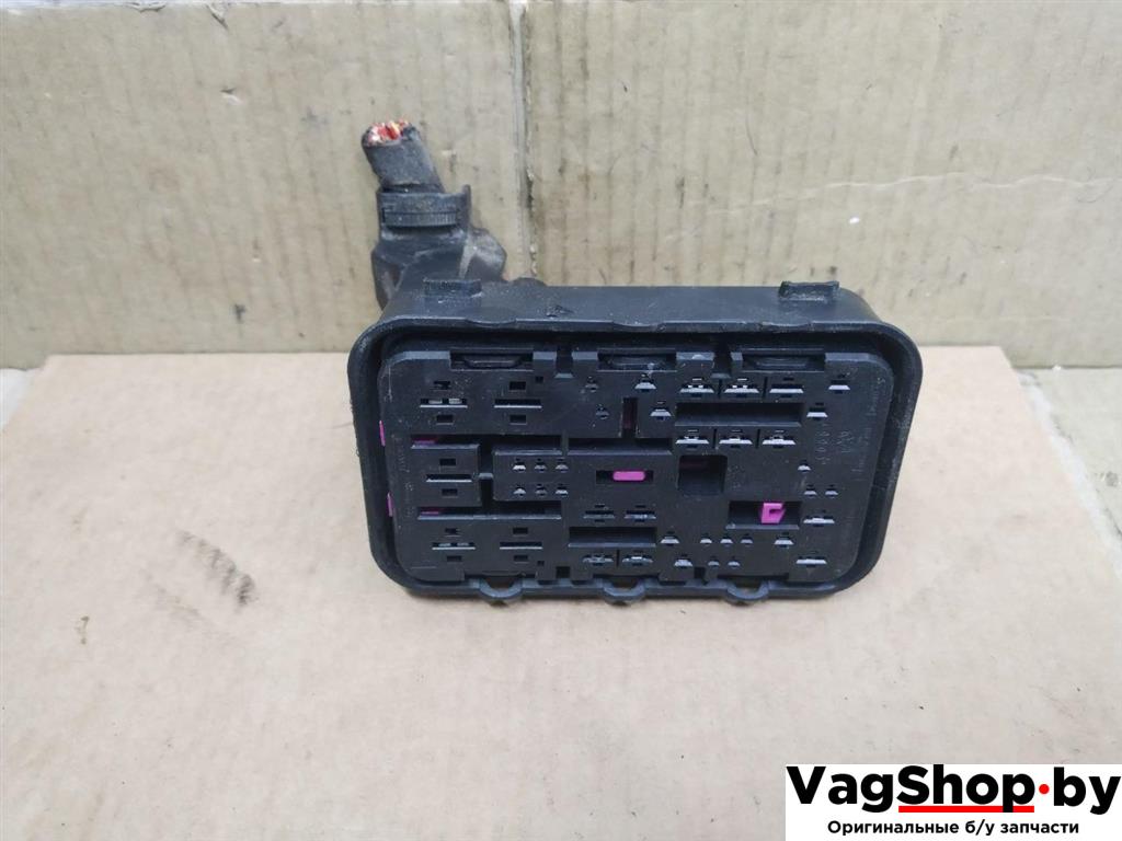 блок предохранителей Volkswagen Touran 2 2013, 1.6 л., TDi, CAY, дизель, МКПП, черный, минивэн, передний привод, 1K0937700B - фото №1
