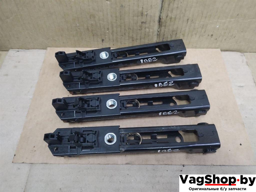 Механизм регулировки высоты ремня безопасности Volkswagen Touran 2 2013, 1.6 л., TDi, CAY, дизель, МКПП, черный, минивэн, передний привод, 1T0857819B - фото №1