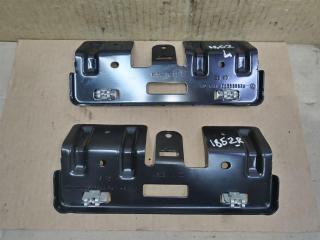 кронштейн (крепление) Volkswagen Touran 2 2013, 1.6 л., TDi, CAY, дизель, МКПП, черный, минивэн, передний привод, 1T0858687A, 1T0858688A