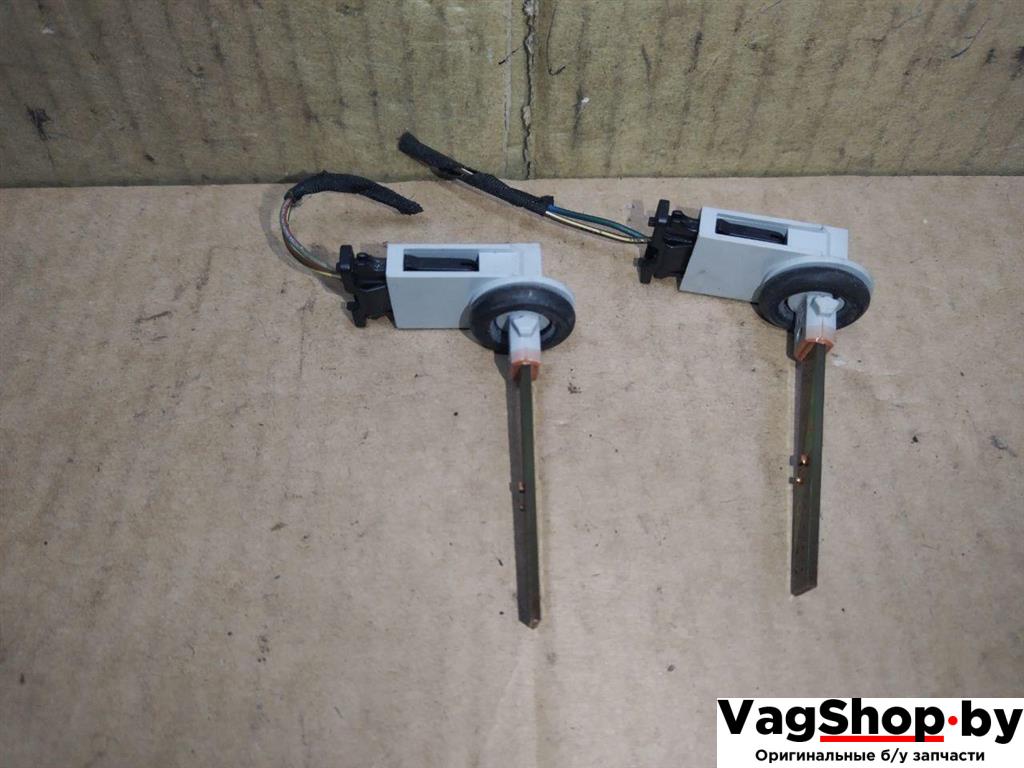 датчик температуры Volkswagen Touran 2 2013, 1.6 л., TDi, CAY, дизель, МКПП, черный, минивэн, передний привод, 4B0820539 - фото №1