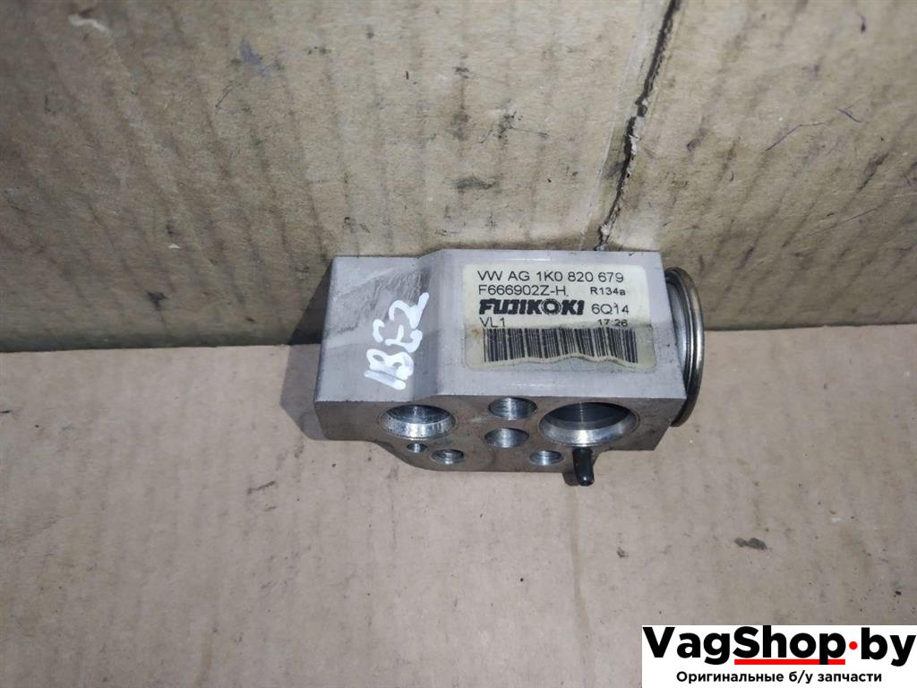 расширительный клапан кондиционера Volkswagen Touran 2 2013, 1.6 л., TDi, CAY, дизель, МКПП, черный, минивэн, передний привод, 1K0820679, 1K1820103E - фото №1