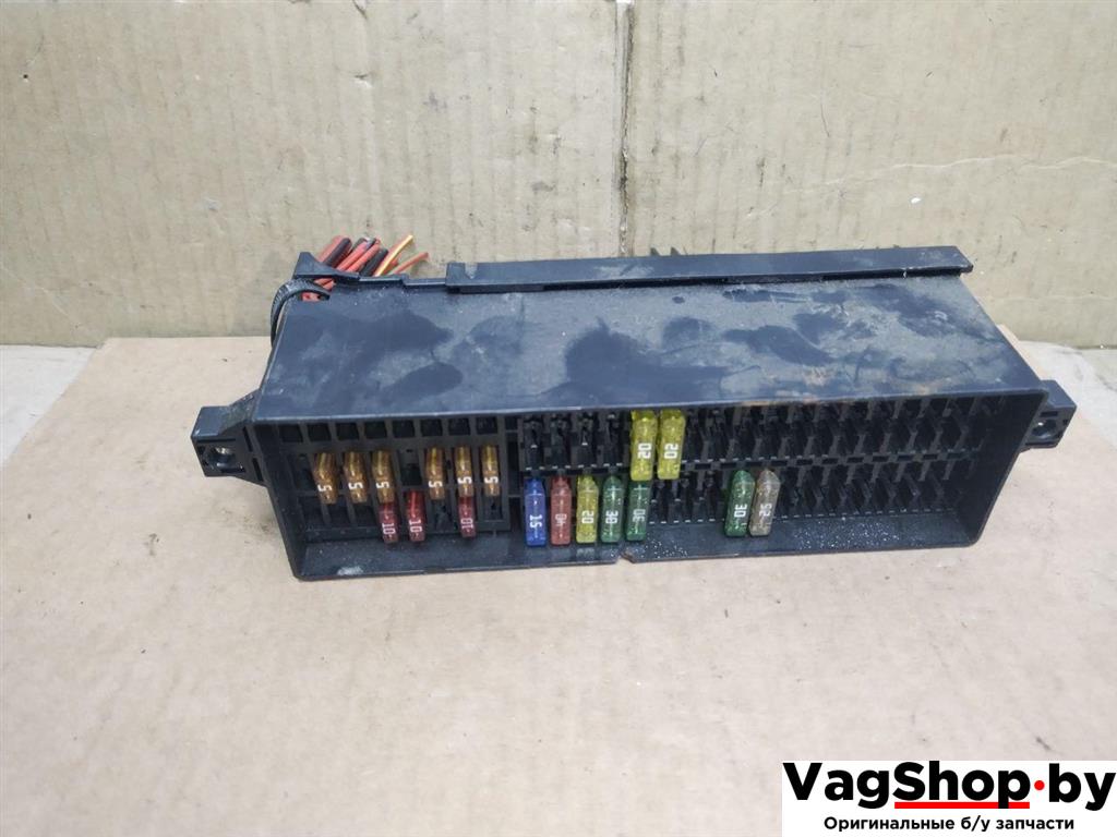 блок предохранителей Volkswagen Touran 2 2013, 1.6 л., TDi, CAY, дизель, МКПП, черный, минивэн, передний привод, 6R0937615A - фото №1