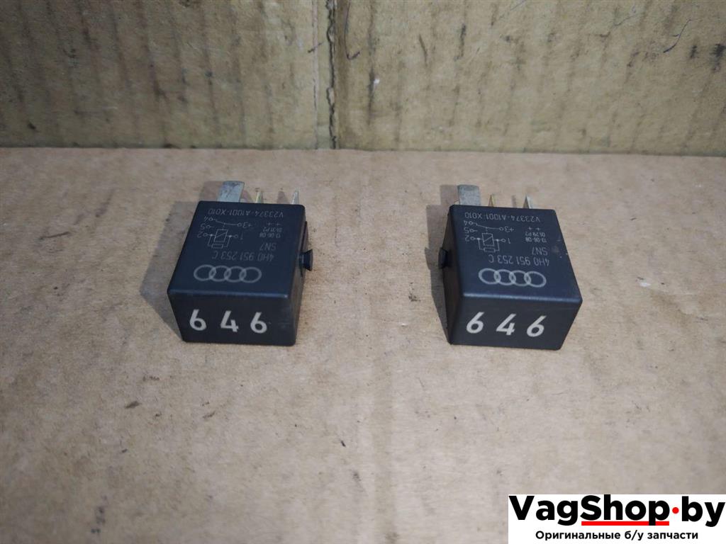 реле (прочие) Volkswagen Touran 2 2013, 1.6 л., TDi, CAY, дизель, МКПП, черный, минивэн, передний привод, 646, 4H0951253C - фото №1