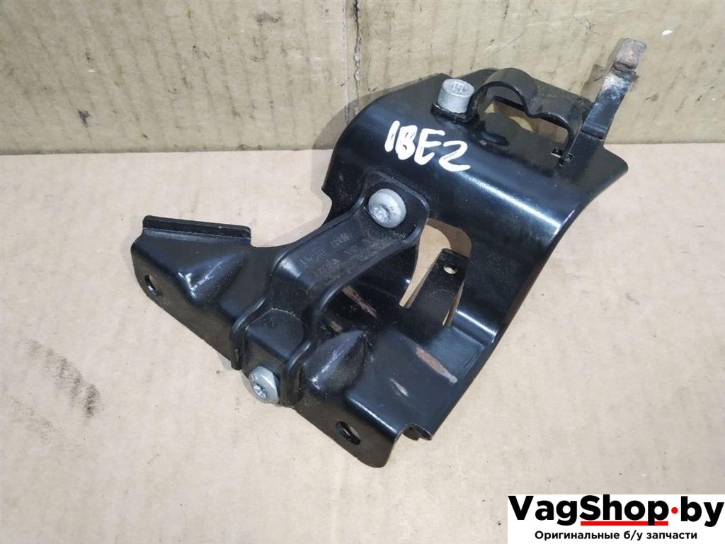 кронштейн (крепление) Volkswagen Touran 2 2013, 1.6 л., TDi, CAY, дизель, МКПП, черный, минивэн, передний привод, 1K0131552N - фото №1