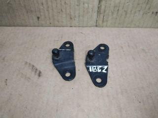 кронштейн (крепление) Volkswagen Touran 2 2013, 1.6 л., TDi, CAY, дизель, МКПП, черный, минивэн, передний привод, 1T0827435, 1T0827436