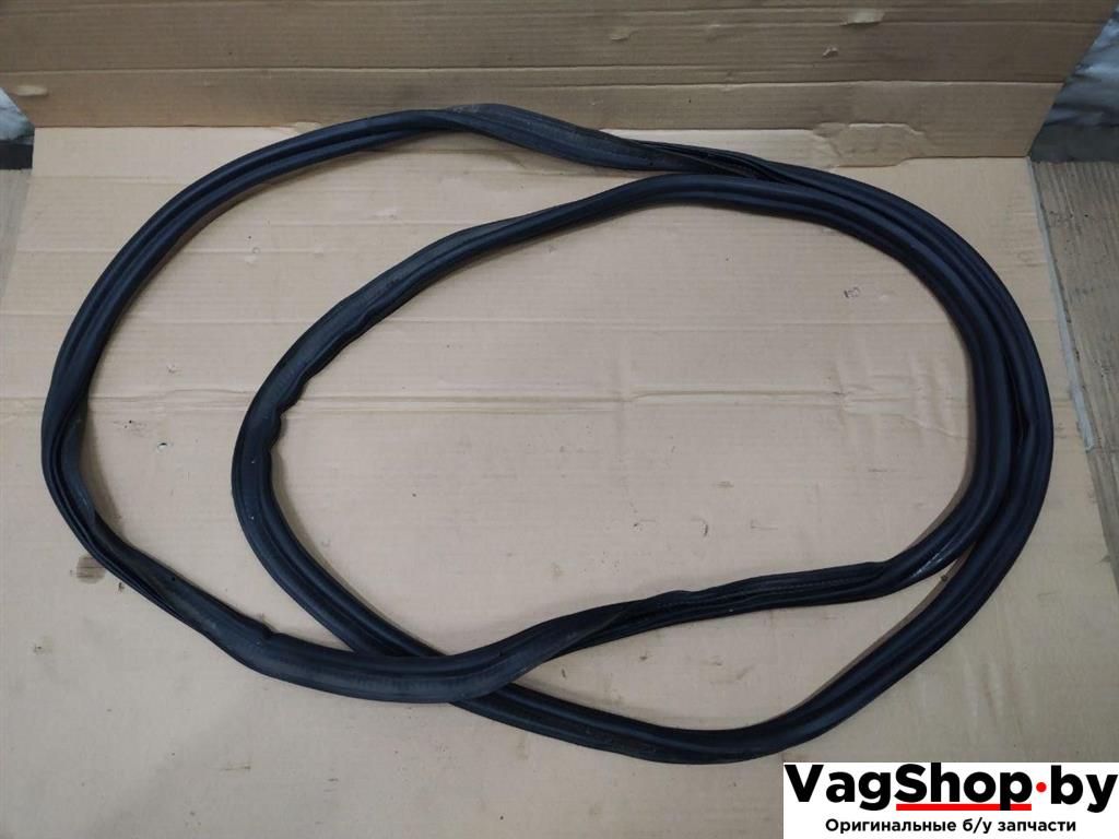 уплотнитель Volkswagen Touran 2 2013, 1.6 л., TDi, CAY, дизель, МКПП, черный, минивэн, передний привод, 1T0827705J - фото №1