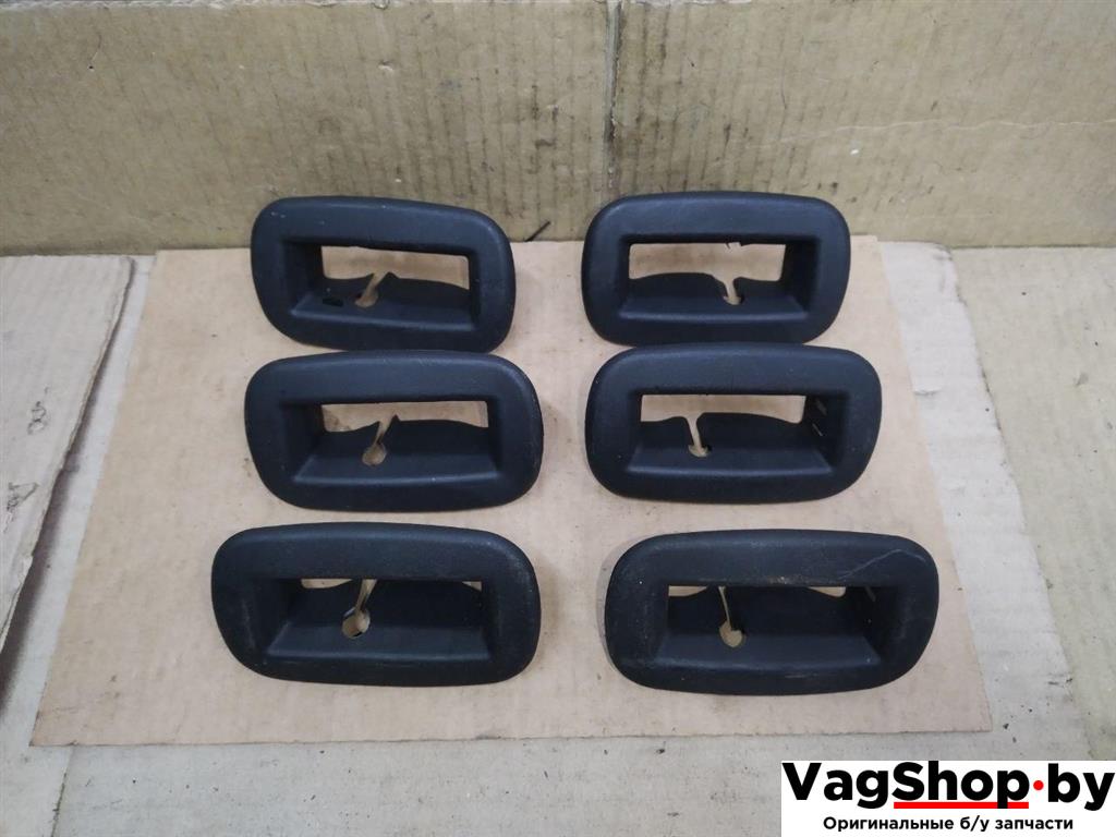 накладка декоративная Volkswagen Touran 2 2013, 1.6 л., TDi, CAY, дизель, МКПП, черный, минивэн, передний привод, 1T0883617 - фото №1