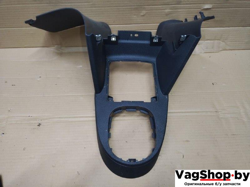 Декоративная накладка центральной консоли Volkswagen Touran 2 2013, 1.6 л., TDi, CAY, дизель, МКПП, черный, минивэн, передний привод, 1T1863475 - фото №1