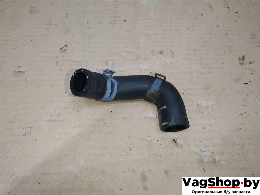 патрубок (трубопровод, шланг) Volkswagen Touran 2 2013, 1.6 л., TDi, CAY, дизель, МКПП, черный, минивэн, передний привод, 1K0122051HK - фото №1