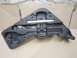 ящик под инструменты / набор инструментов Volkswagen Touareg 1 поколение [рестайлинг] 2008, 3.0 л., TDi, CAS, дизель, АКПП, черный, внедорожник 5 дв., полный привод, 7L0012113