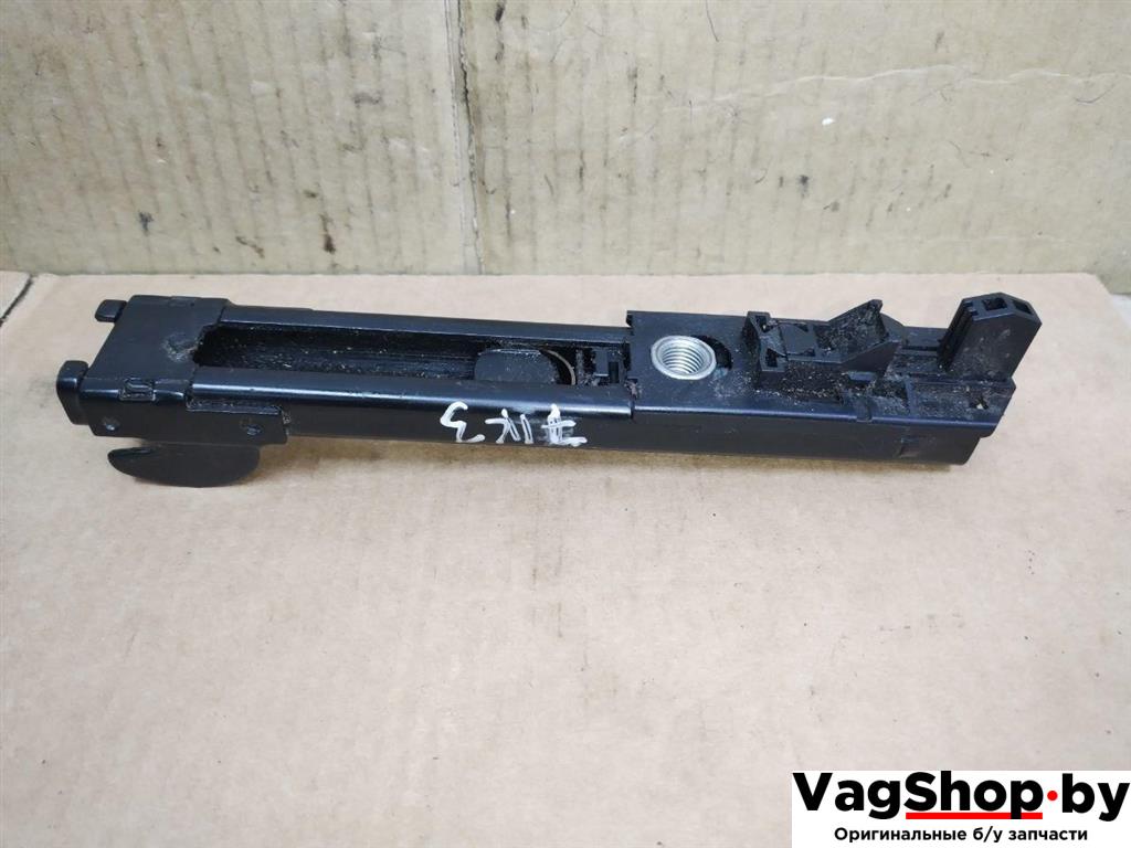 Механизм регулировки высоты ремня безопасности Volkswagen Golf Plus 1 поколение 2007, 1.9 л., TDi, BLS, дизель, МКПП, сине-зеленый хамелеон, хетчбэк 5 дв., передний привод, 1T0857819 - фото №1