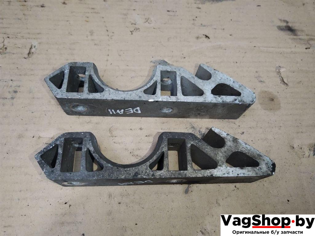 крепление стабилизатора / втулки стабилизатора Audi Q7 4L 2008, 3.0 л., TDi, дизель, АКПП, черный, внедорожник 5 дв., полный привод, 7L0411063B - фото №1