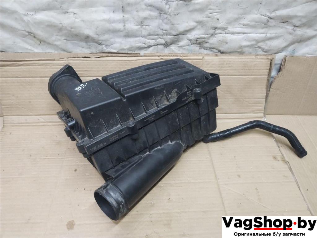 корпус воздушного фильтра Volkswagen Touran 2 2013, 1.6 л., TDi, CAY, дизель, МКПП, черный, минивэн, передний привод, 3C0129601BS, 3C0129607BD - фото №1
