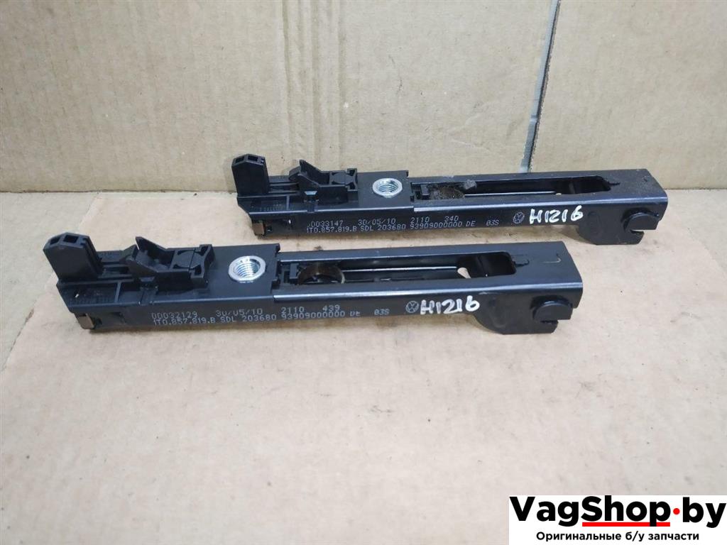 Механизм регулировки высоты ремня безопасности Volkswagen Golf Plus 2 поколение 2010, 1.6 л., TDi, CAY, дизель, МКПП, черный, хетчбэк 5 дв., передний привод, 1T0857819B - фото №1